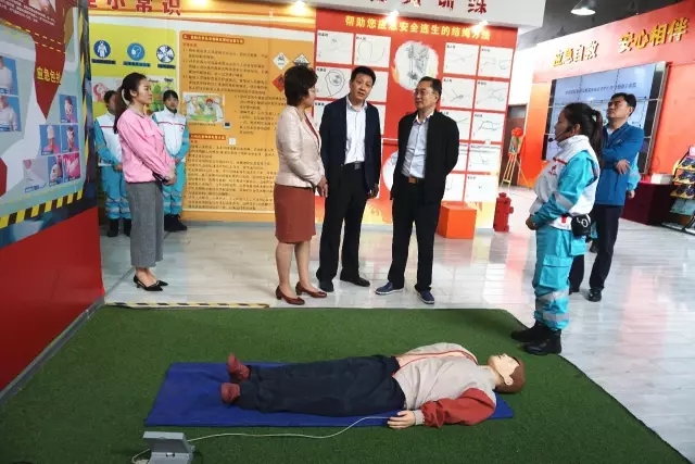 讲解心肺复苏体验项目