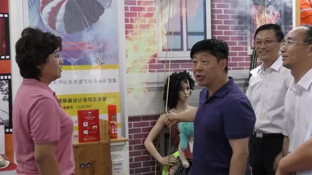顾朝曦副部长高度评价高层楼宇缓降器