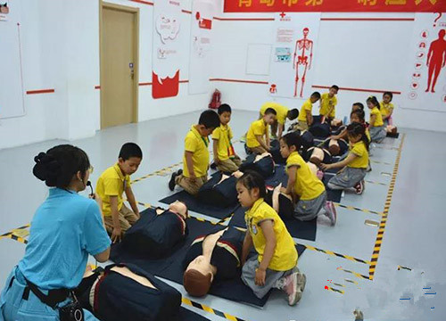 亿和海丽讲师心肺复苏实操演练
